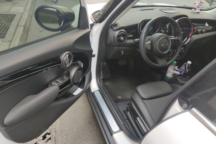 Used  MINI 2023 Updated 1.5T COOPER Artist Five-Door Edition
