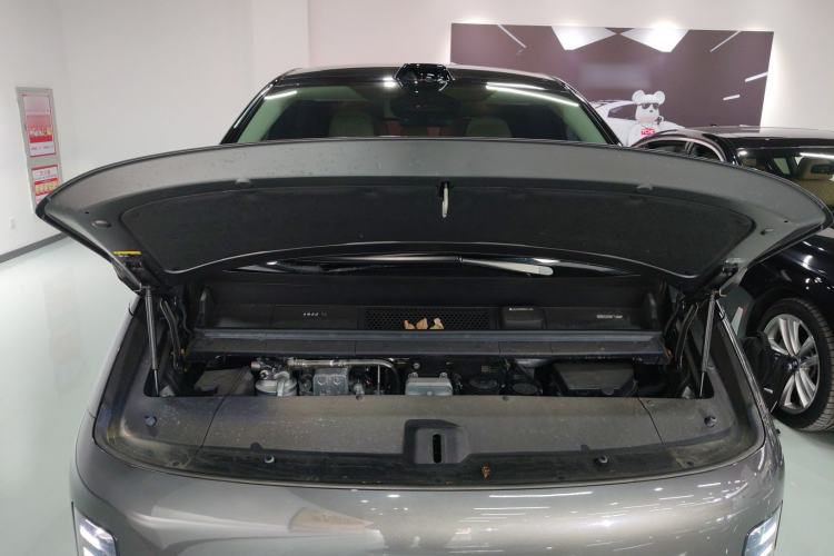 Used Li Auto MEGA 2024 Ultra Model
