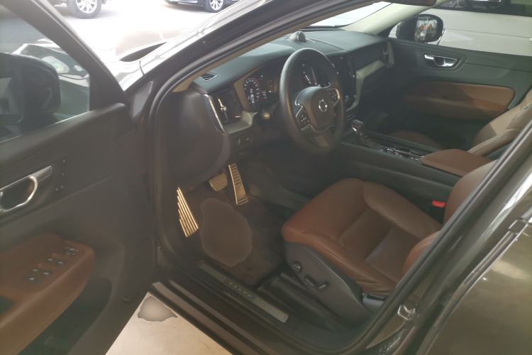 Used Volvo XC60 2019 T5 4x4 Smart Edition China V Standard

