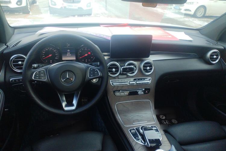 Used Mercedes-Benz GLC 2017 GLC 300 4MATIC Luxury Model