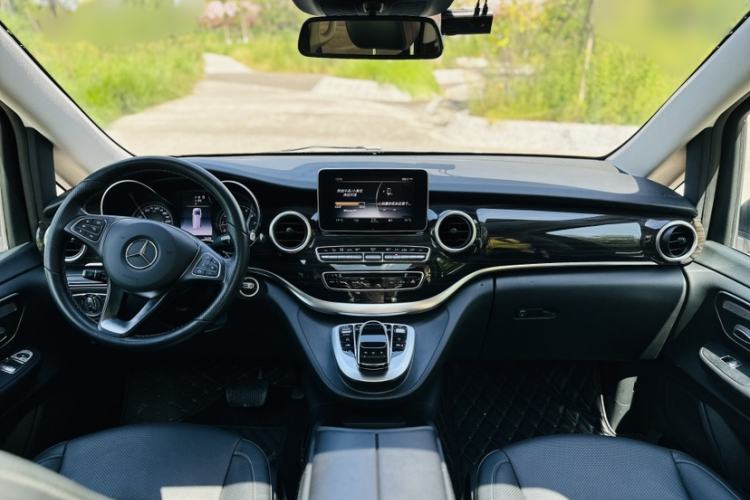 Used Mercedes-Benz V-Class 2017 V 260 Avantgarde Edition
