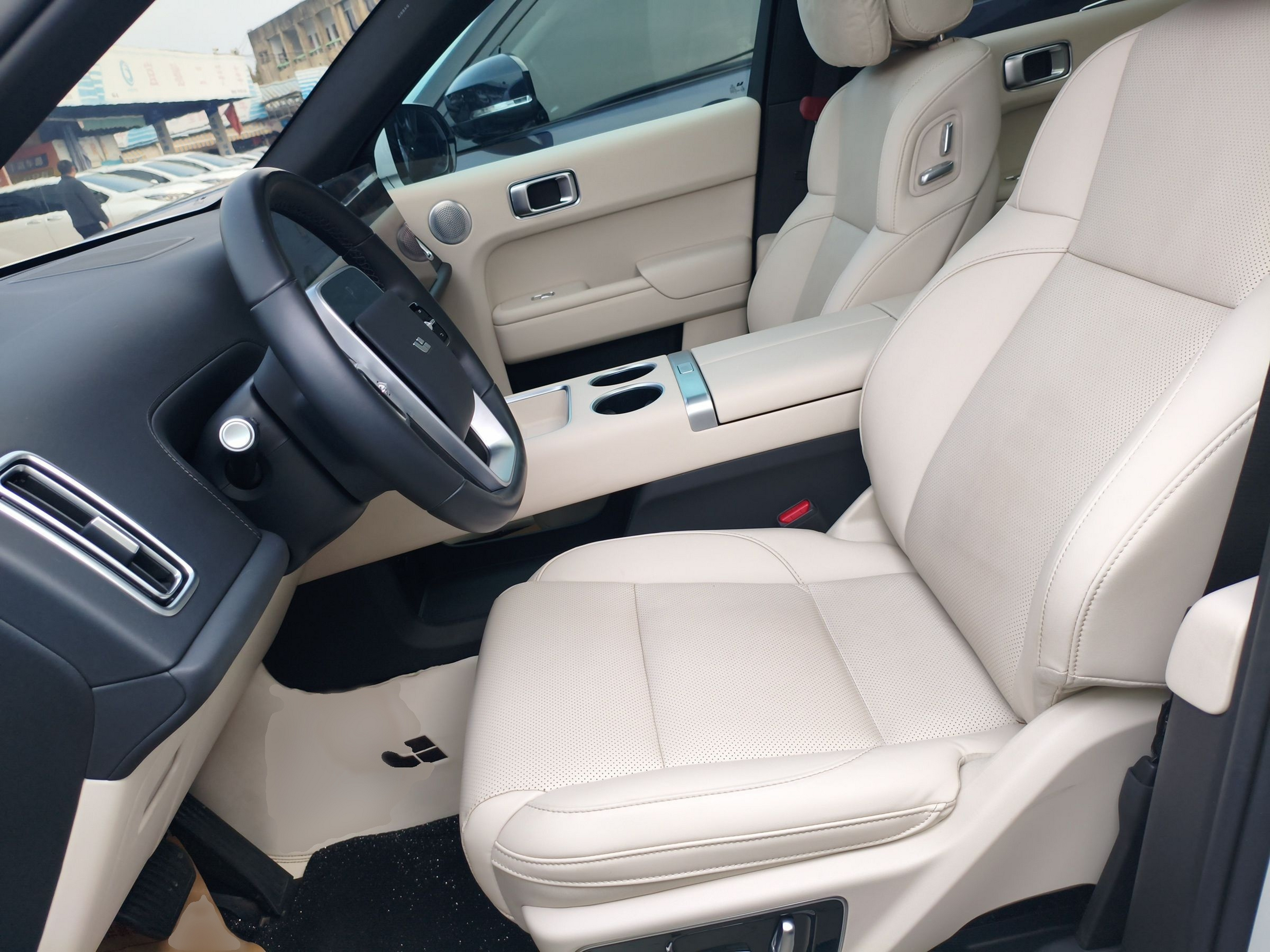 Переднее сиденье в автомобиле