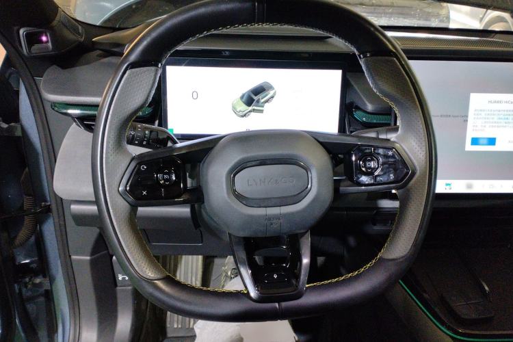 Used Lynk & Co 08 EM-P 2025 220 km All-Wheel-Drive Performance Halo
