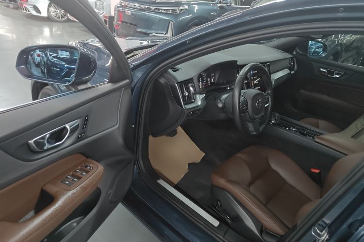 Used Volvo S60 2022 B4 Zhiyi Luxury Edition