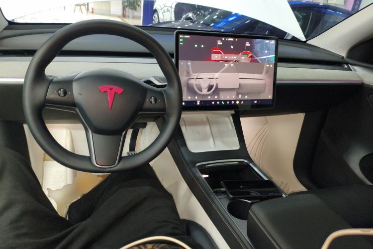 Used Tesla Model Y 2023 High-Performance All-Wheel-Drive Version
