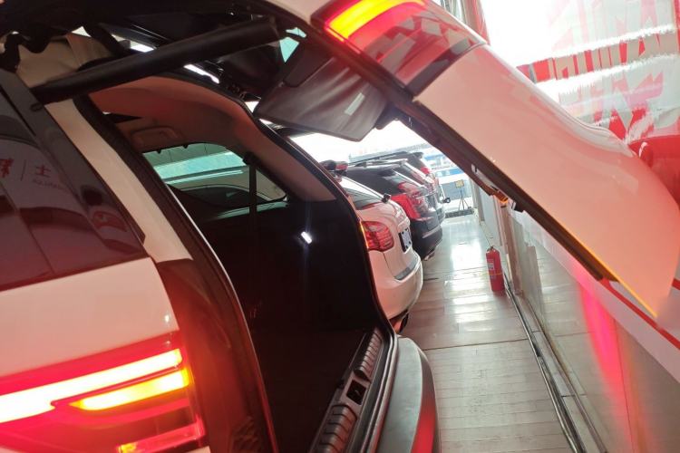 Used Land Rover Discovery 2018 5th Generation 2.0T SE
