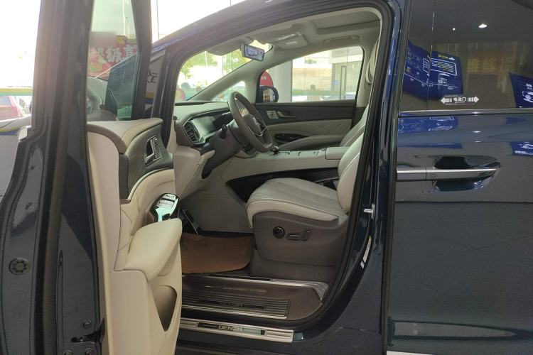 Used Denza D9 2022 DM-i 970 Four-Wheel Drive Prestige Model
