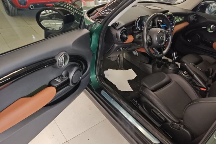 Used  MINI 2021 1.5T COOPER Classic Edition
