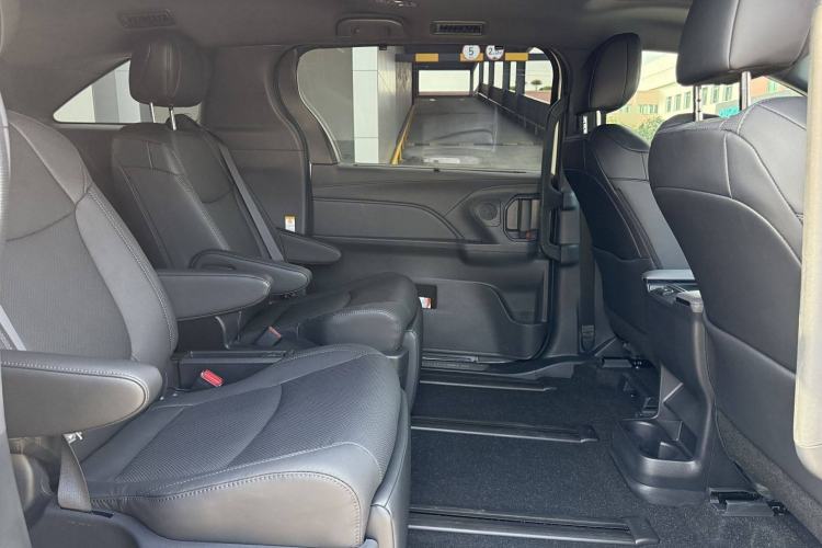 Used Toyota Sienna 2024 2.5L Hybrid Four-Wheel Drive Prestige Edition
