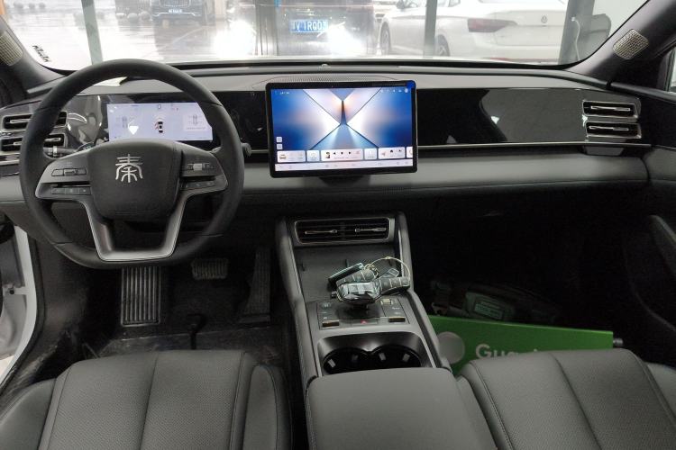 Used BYD Qin L 2025 DM-i Smart Drive 120KM Leading Model
