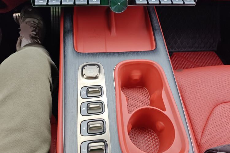 Used  SU7 2024 Four-Wheel Drive Ultra-Long Range Advanced Intelligent Driving Max Edition
