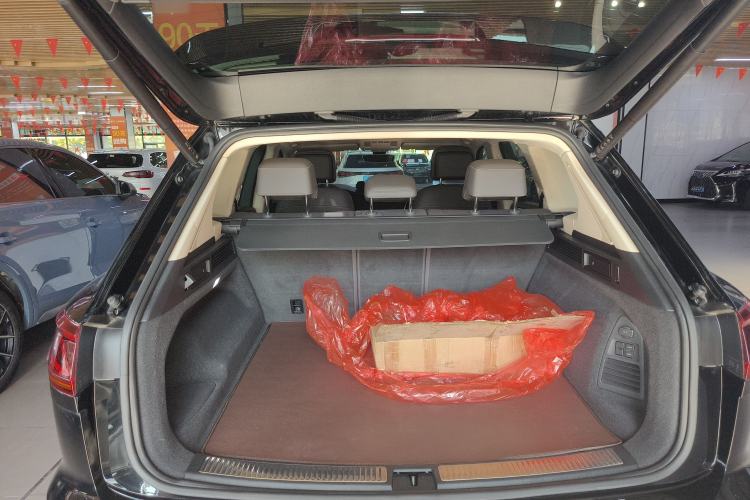 Used Volkswagen Touareg 2023 3.0 TSI Luxury Edition Obsidian Black Sport Package
