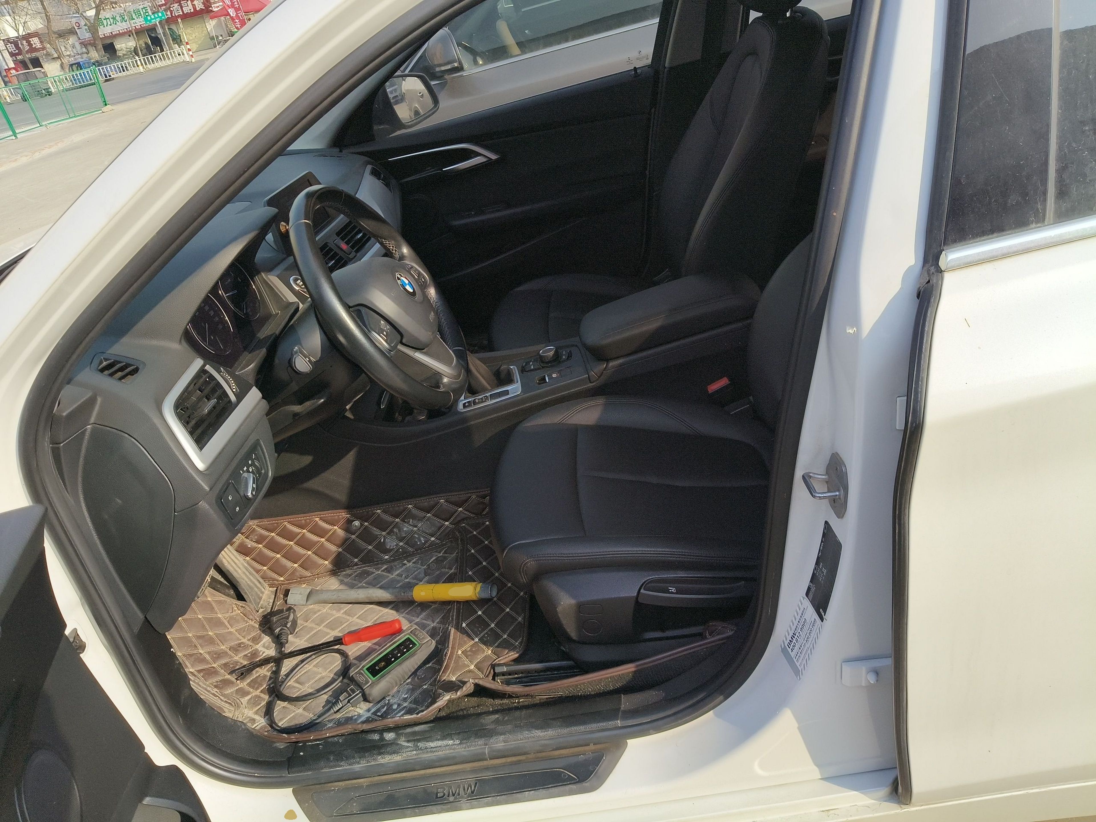 Переднее сиденье в автомобиле