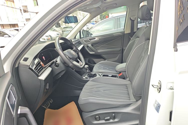 Used Volkswagen Tiguan L 2023 Restyled 330TSI Automatic Two-Wheel Drive R-Line Enhanced Comfort Version
