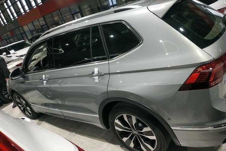 Used Volkswagen Tiguan L 2022 380TSI Automatic All-Wheel Drive R-Line Flagship 7-Seater
