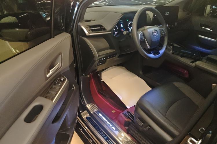 Used Toyota Sienna 2024 2.5L Hybrid Four-Wheel Drive Prestige Edition
