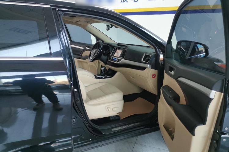 Used Toyota Highlander 2015 2.0T Four-Wheel Drive Luxury Navigation Version with 7 Seats
