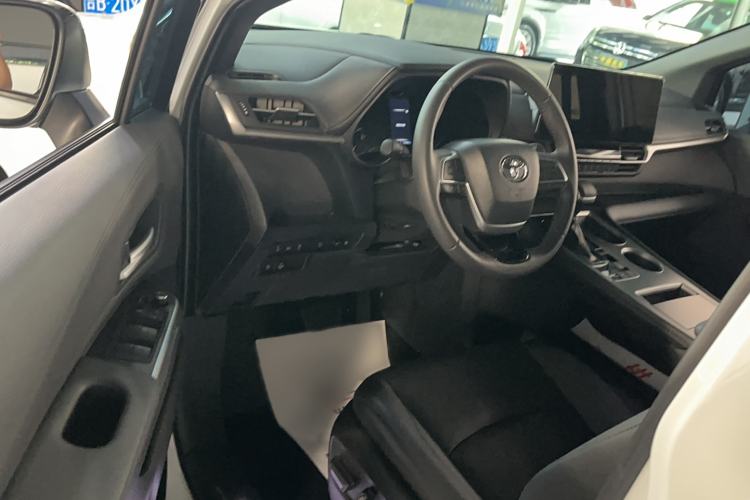 Used Toyota Sienna 2024 2.5L Hybrid Four-Wheel Drive Prestige Edition
