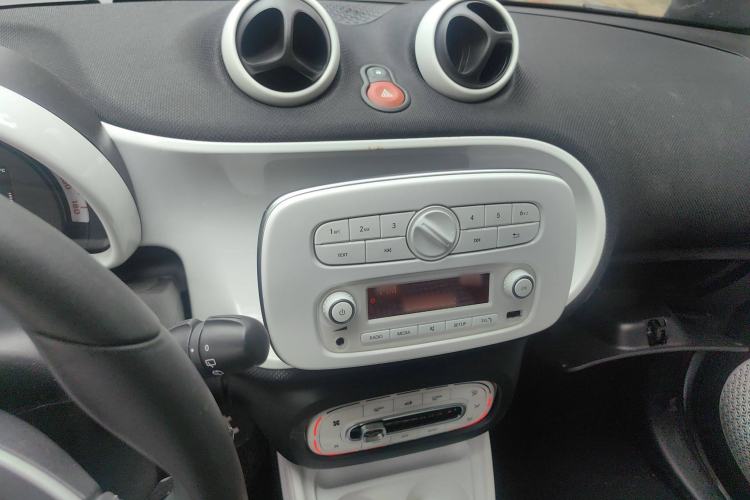 Used  forfour 2016 1.0L 52 kW Passion Edition
