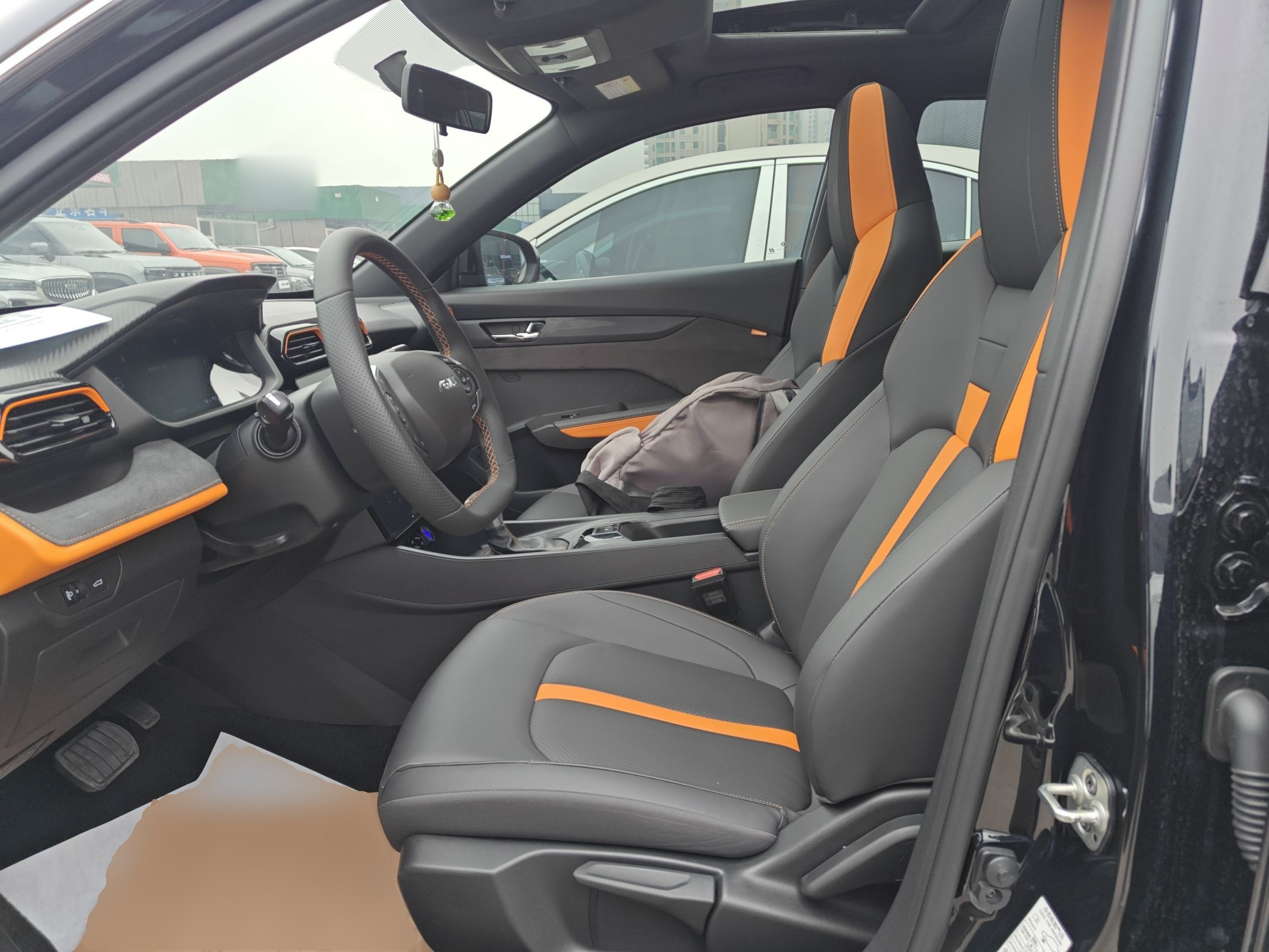 Переднее сиденье в автомобиле