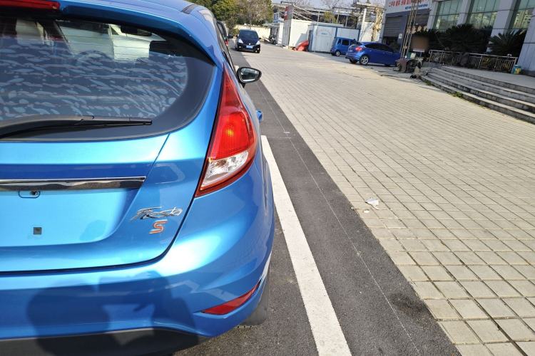 Used Ford Fiesta 2013 Hatchback 1.5L Manual Fashion Edition
