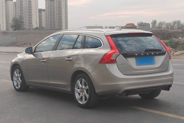 Used Volvo V60 2014 T5 Zhiyi Edition
