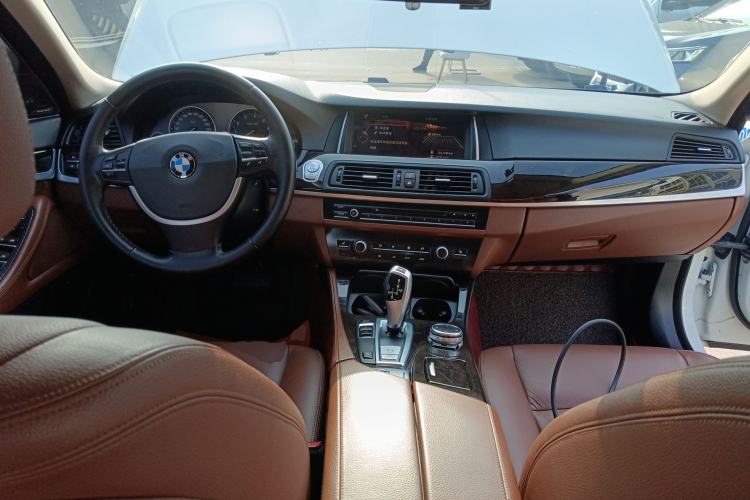 Used BMW 5 Series 2014 525Li Leading Model
