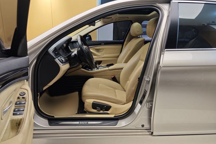 Used BMW 5 Series 2014 520Li Elegant Model

