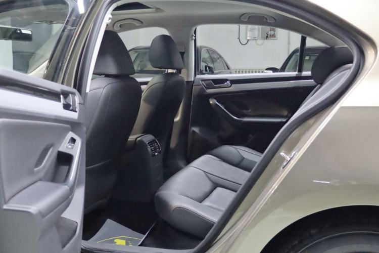 Used Volkswagen Sagitar 2015 230TSI Automatic Comfort Version
