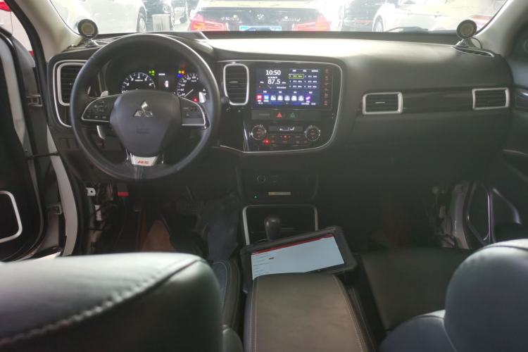 Used Mitsubishi Outlander 2019 2.4L 4x4 Zhi Xiang Edition 7 Seats China VI Standard
