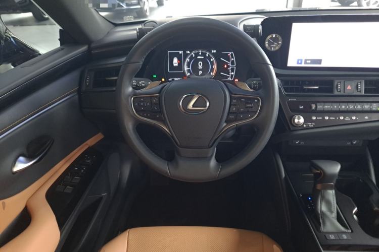 Used Lexus ES 2023 200 Excellence Edition
