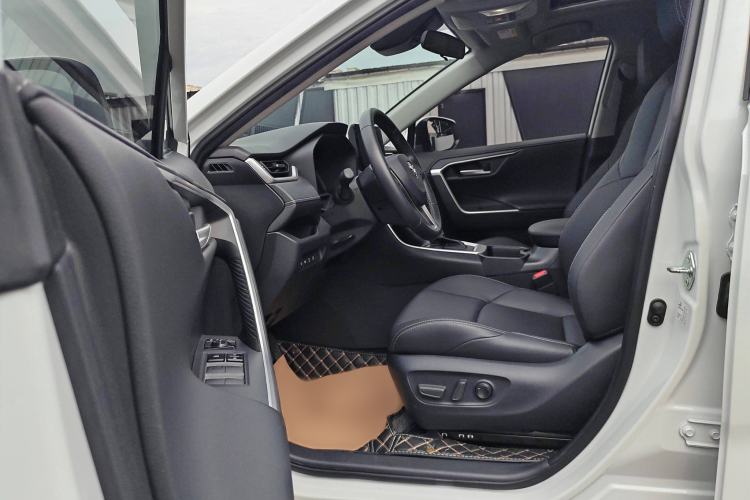 Used Toyota Wildlander 2023 2.0L CVT Two-Wheel Drive Luxury PLUS Edition
