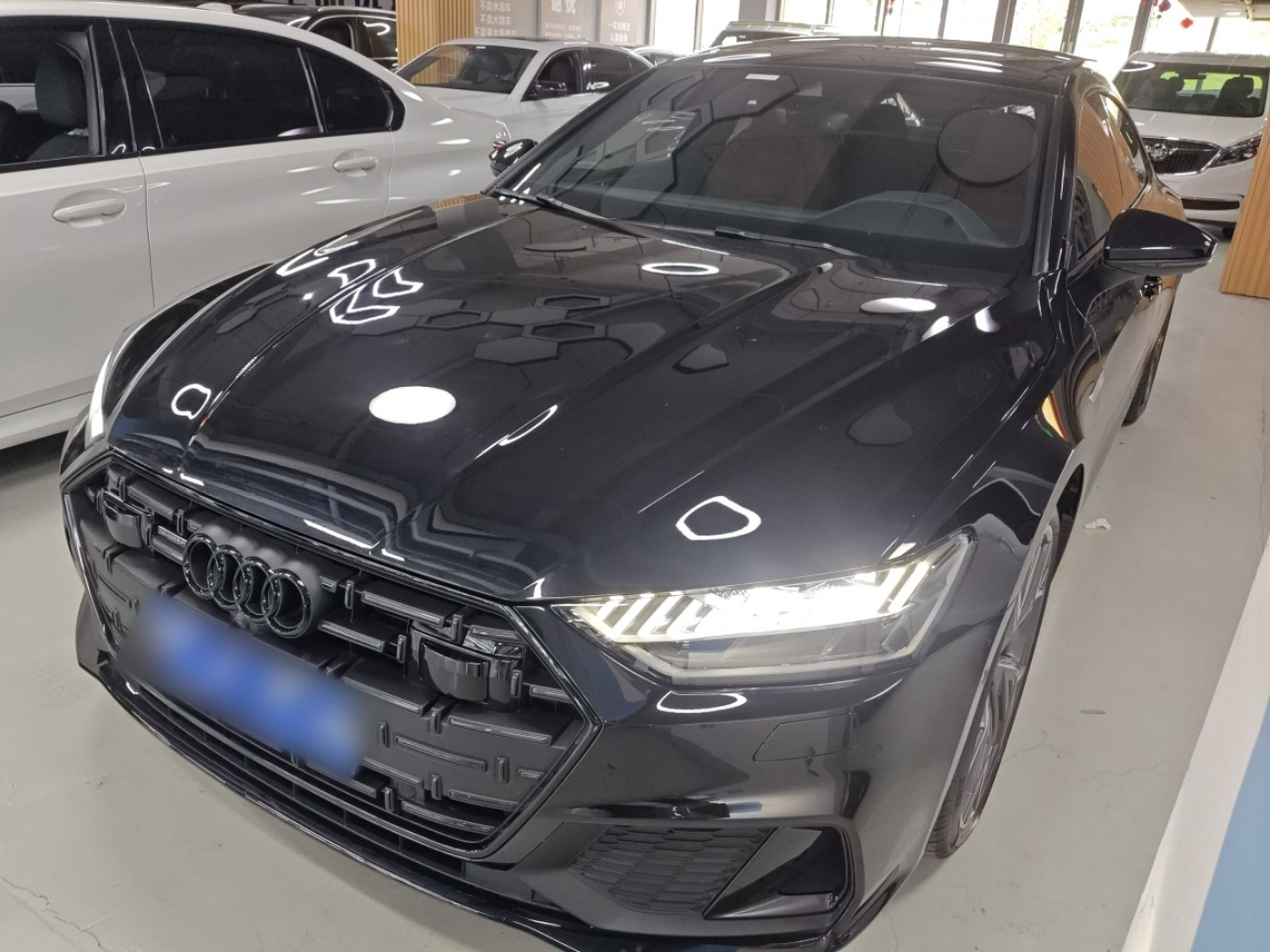 Под передней частью автомобиля