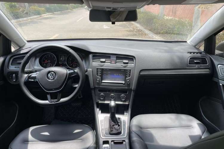 Used Volkswagen Golf 2015 1.4TSI Automatic Comfort Model
