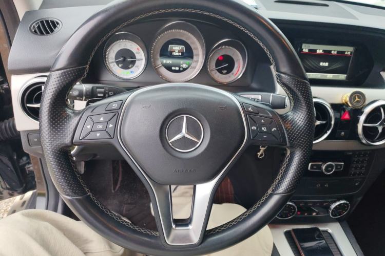 Used Mercedes-Benz GLK-Class 2013 GLK 300 4MATIC Dynamic Sunroof Model