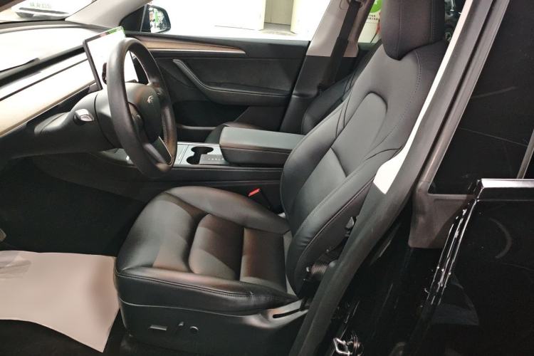 Used Tesla Model Y 2021 Long-Range All-Wheel-Drive Version
