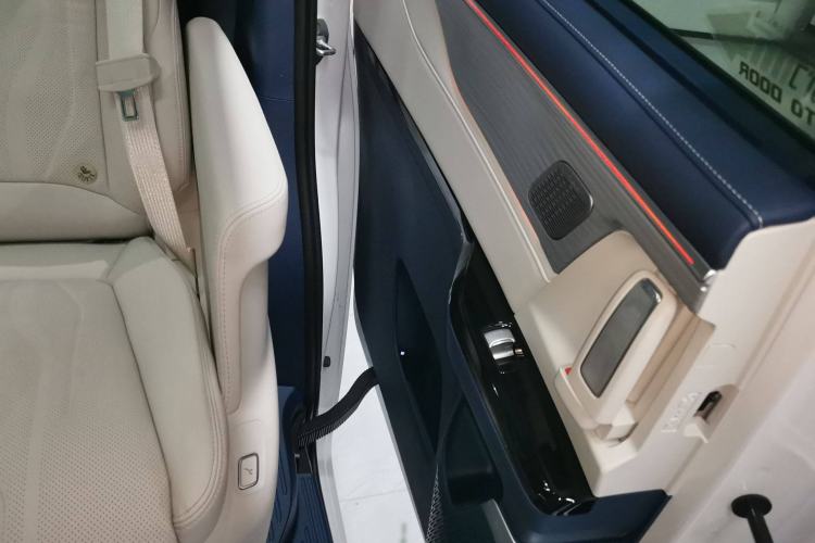 Used Buick GL8 New Energy 2024 Lu Zun Luxury Edition 7-Seater
