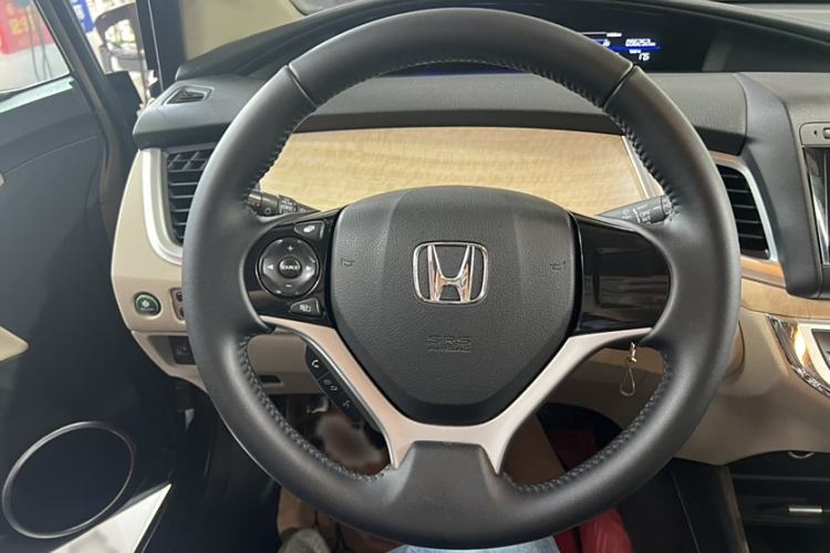 Used Honda Jade 2013 1.8L automatic Comfort version 5 seats
