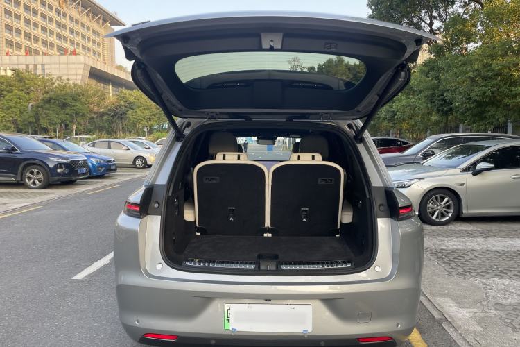 Used Li Auto L8 2023 Max model
