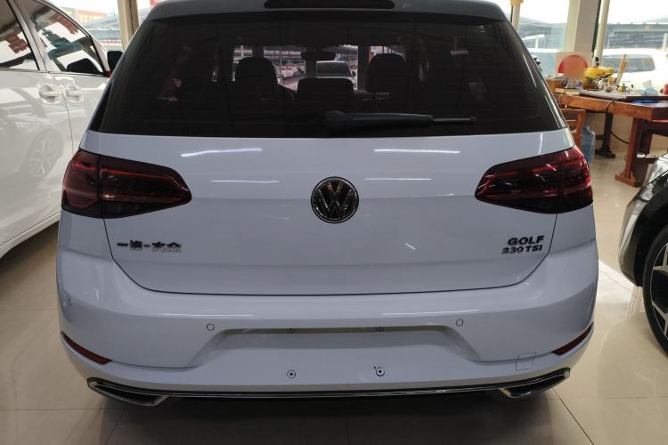 Used Volkswagen Golf 2018 230TSI Automatic Luxury Version
