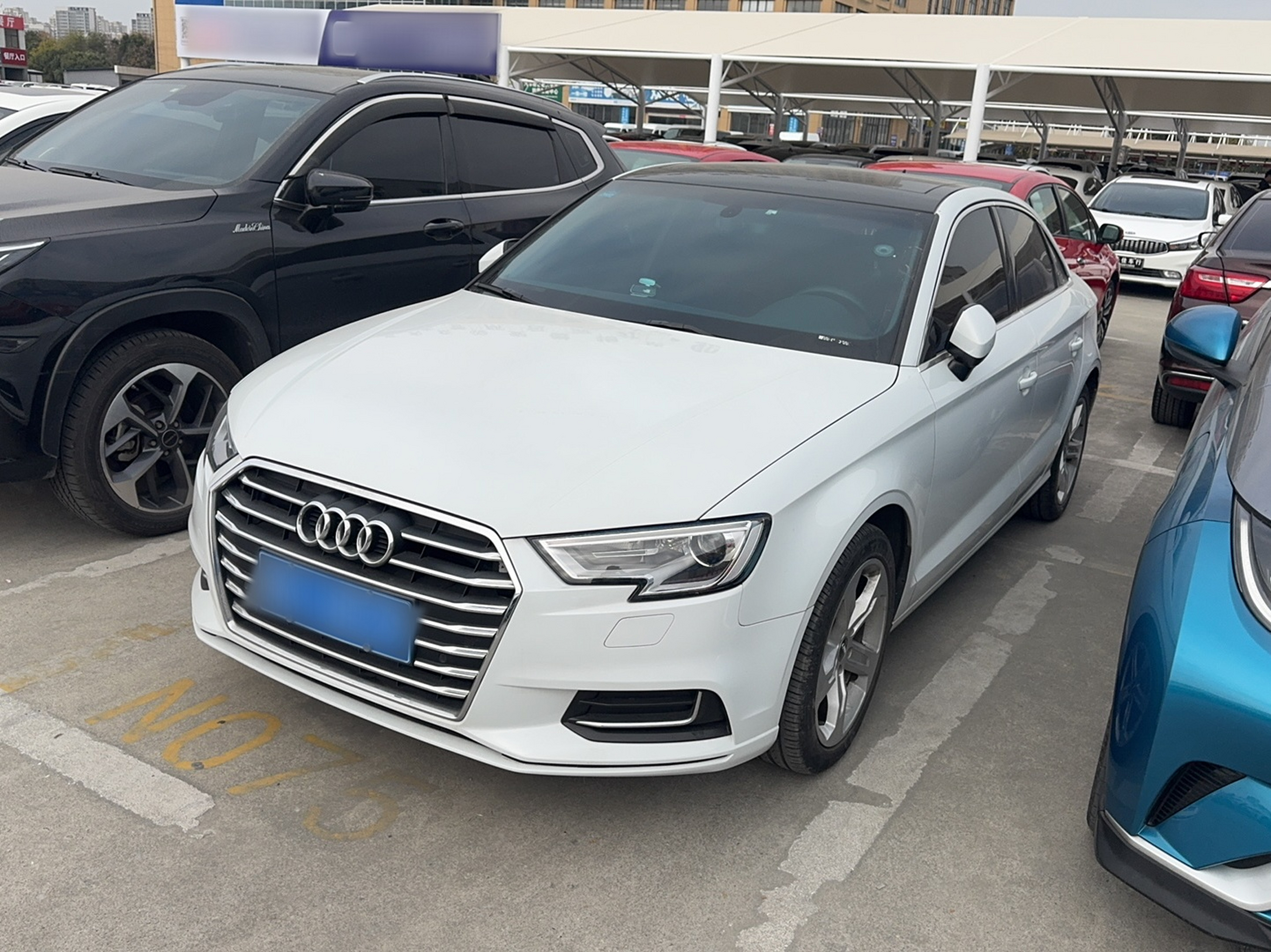 Под передней частью автомобиля