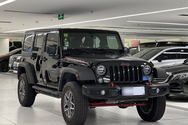 Used  Wrangler 2014 3.0L Sahara Four-Door Edition
