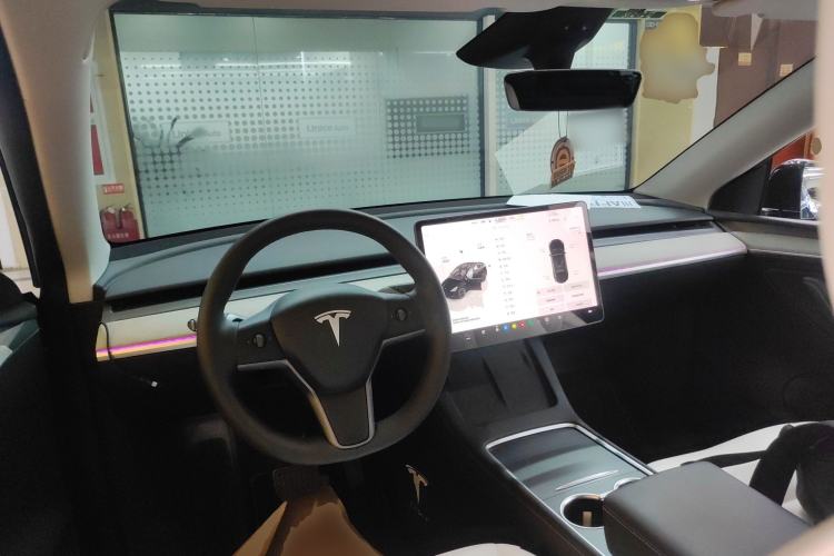 Used Tesla Model Y 2024 Long-Range All-Wheel-Drive Version
