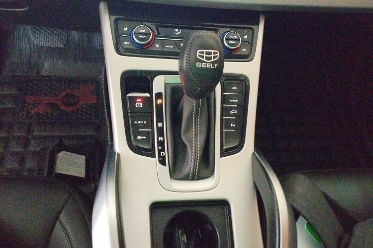 Used Geely Auto Emgrand X7 Sport 2018 1.8TD Automatic Two-Wheel Drive Smart Connect 4G Internet Edition
