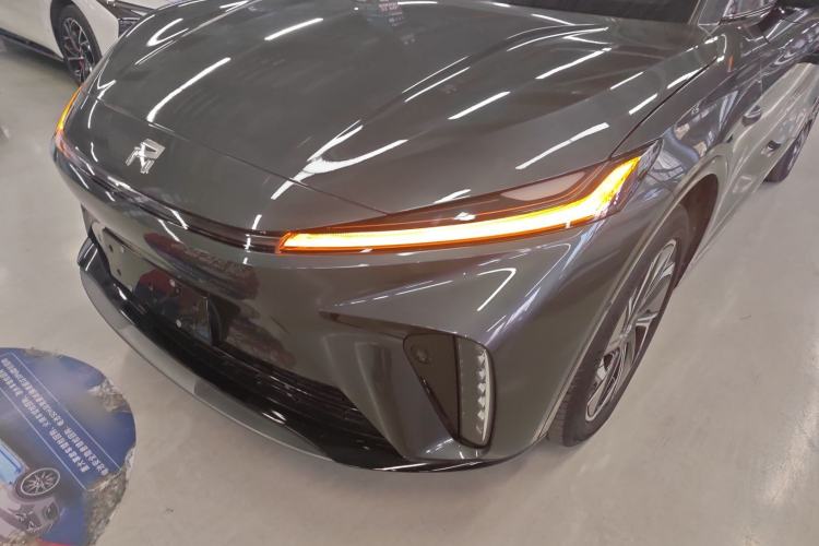 Used  R7 2023 Rear-Drive Screen King Pro Edition
