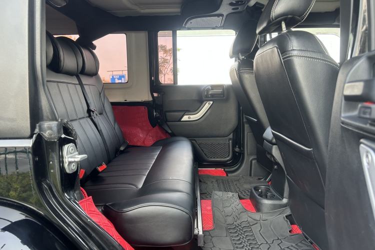 Used  Wrangler 2017 3.0L Sahara Four-Door Comfort Edition
