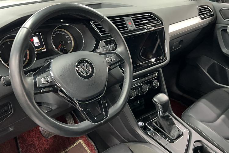 Used Volkswagen Tiguan L 2019 Revised 330TSI Automatic Two-Wheel Drive Smart & Luxury Edition China VI Standard
