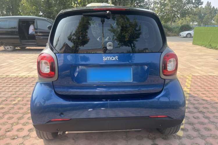 Used  fortwo 2015 1.0L 52 kW hardtop Dynamic version
