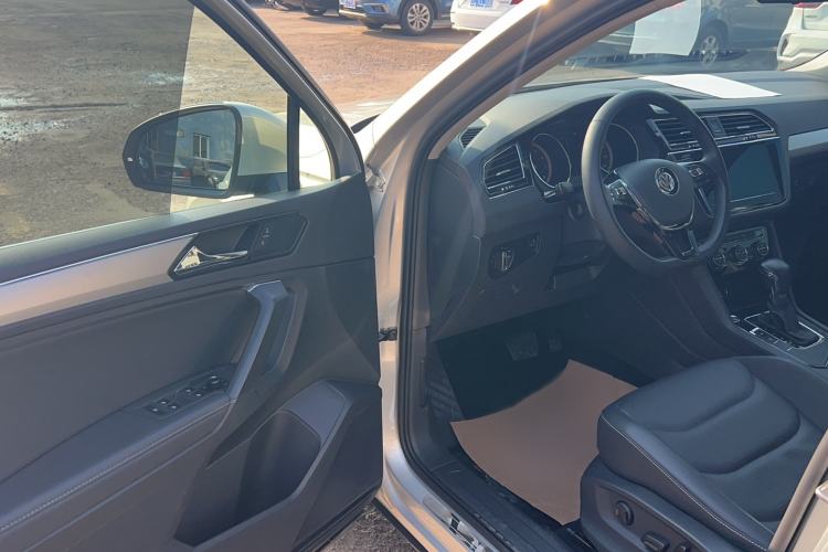 Used Volkswagen Tiguan L 2019 Updated Version 330TSI Automatic Two-Wheel Drive Panoramic Comfort Edition China VI Standard
