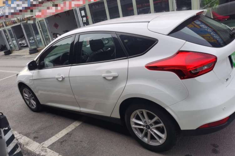 Used Ford Focus 2015 Hatchback 1.6L Automatic Fashion Edition
